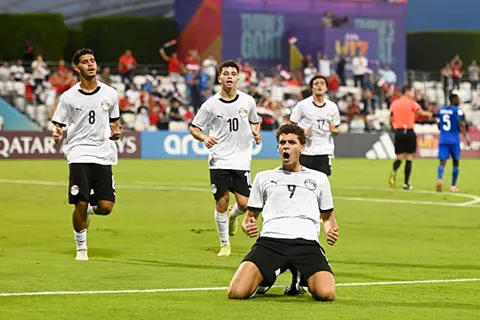 قناص جديد في القلعة الحمراء.. حمزة عبد الكريم من بداية ماليزية إلى تألق مونديالي